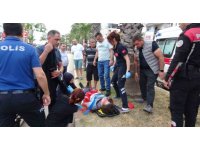 Karşıya geçmeye çalışan gence otomobil çarptı, kız arkadaşı ve annesi sinir krizi geçirdi