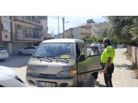 Aracın camına ’Basın’ yazdı, evrakta sahtecilikten işlem yapıldı