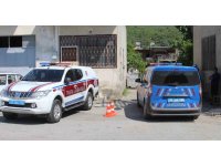 Mersin’de katliam yapan zanlının bulunduğu bölgeye giden yol kapatıldı