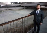 İnşaat çalışmalarında ortaya çıkan ve depremi hasarsız atlatan devasa mozaik ilk günkü ihtişamını koruyor