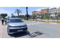 Yayalara yol veren otomobile motosiklet çarptı: 1 yaralı