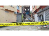 Sağanak ve deprem sonrası metruk binanın bir kısmı yıkıldı