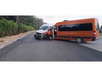 Antalya’da tur minibüsleri çarpıştı, 13 turist yaralandı