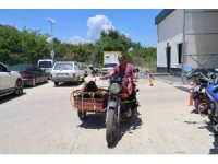 Kurbanlıkları sepetli motosikletlerle taşıdılar