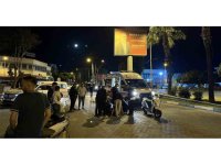 Ön tekeri patlayan motosikletin sürücüsü yola savrularak ağır yaralandı