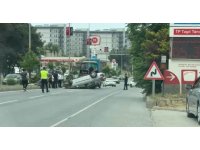 Hatay’da refüje çarpan otomobil takla attı, sürücü yaralandı