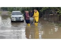 Osmaniye’de selde mahsur kalan kadın kurtarıldı