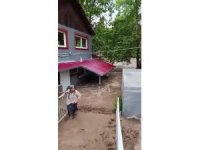 Aşırı yağışla birlikte taşan dere evleri su altında bıraktı