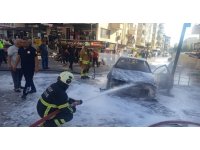 Hatay’da seyir halindeki otomobilin motoru alev aldı