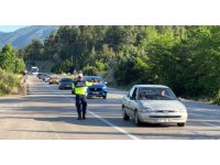 Isparta-Antalya kara yolunda jandarmadan kesintisiz denetim