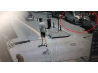 Hafif ticari araçlar çarpıştı, kaza anı kameraya yansıdı