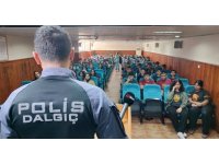 Dalgıç polislerden öğrencilere boğulma uyarısı