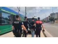 Polisi görünce kaçmak istedi, 34 dosyadan 23 yıl hapis cezası ile arandığı ortaya çıktı