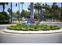 Mersin’i yaz çiçekleri süslüyor