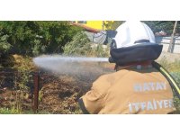 Hatay’da bahçe yangını itfaiye ekipleri tarafından söndürüldü