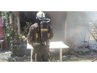 Tarladaki evde çıkan yangın itfaiye ekiplerince söndürüldü