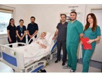 Karnından 12 kilogramlık yumurtalık kitlesi çıkarıldı