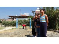Çöpleri yakmak isterken oyun parkını yaktı