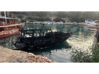 Bir teknede başlayan yangın diğerlerine de sıçradı: 6 tekne zarar gördü