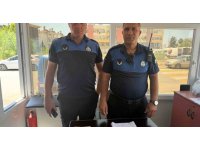 Pazarda sahte döviz ve altınlarla alışveriş yapmaya çalıştı, esnaf ve zabıtanın dikkatiyle yakalandı