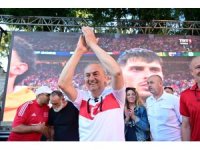 Dokumapark’ta milli heyecan: Antalyalılar Kepez’de dev ekranda buluştu