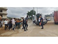 Asansör boşluğuna düşen müteahhit yaralandı