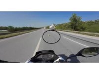 Mikserden düşen malzeme motosiklet sürücüsünü ölümle burun buruna getirdi