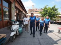 Tarsus’ta zabıtadan esnafa ortak kullanım alanı bilgilendirmesi