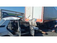 Osmaniye’de otomobil tıra çarptı: 3’ü çocuk 5 yaralı