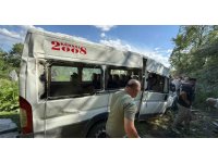 Burdur’da minibüs tarlaya uçtu: 8 yaralı