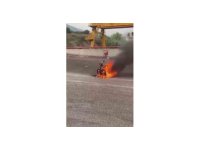 Seyir halindeki motosiklet alevlere teslim oldu