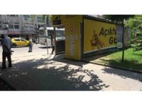 Klimalı duraklar devre dışı bırakıldı, vatandaş gölgeye sığındı