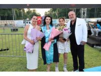 Kızının kanseri yendiği gün üniversiteden dereceyle mezun oldu
