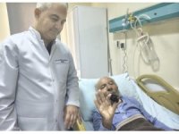 Bozyazı’da 4 santimetrelik mesane taşı tek parça halinde çıkarıldı.