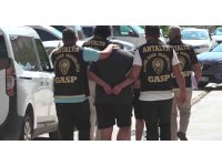 Antalya’da iş yerini kurşunlayan 2 kişi yakalandı