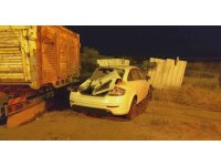 Kamyonla çarpışan otomobilin sürücüsü yaralandı