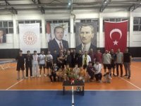 Pozantı’da ilk kez düzenlenen ayak tenisi turnuvası yoğun ilgi gördü