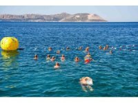 Meis-Kaş Yüzme Maratonu’nda sporcular dostluk için kulaç attı