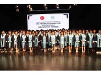 ALKÜ’de diş hekimliği fakültesinde mezuniyet heyecanı