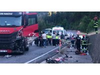 Burdur’da tır ile hafif ticari araç çarpıştı: 1 ölü, 1 yaralı