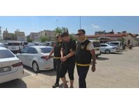 Kolundaki dövme 33 yıllık firari dolandırıcıyı yakalattı
