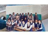 45 yıllık öğretmeni eşinin emeklilik sürprizi gözyaşlarına boğdu