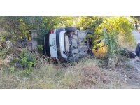 Manavgat’ta otomobil bahçeye uçtu