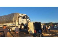 Manavgat’ta tır ile kamyonetin çarpıştığı kazada 1 kişi yaralandı