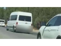 Trafiği tehlikeye düşüren minibüs sürücüsü sanal devriyeye takıldı