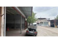 El freni çekilmeyen traktör metrelerce ilerledi, yoldan geçen sürücü durdurdu