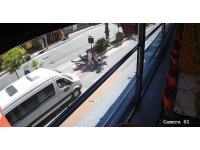 Yayaya yol veren minibüse arkadan araç çarptı, kaza anı kamerada