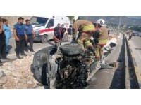 Hatay’da otomobil refüje çarptı: 1’i ağır 3 yaralı