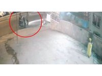 Motosikletle gelerek oto yıkamayı kurşunlayan çete üyelerinin maskesi düştü