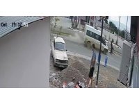 Osmaniye’de minibüs başıboş ata çarptı